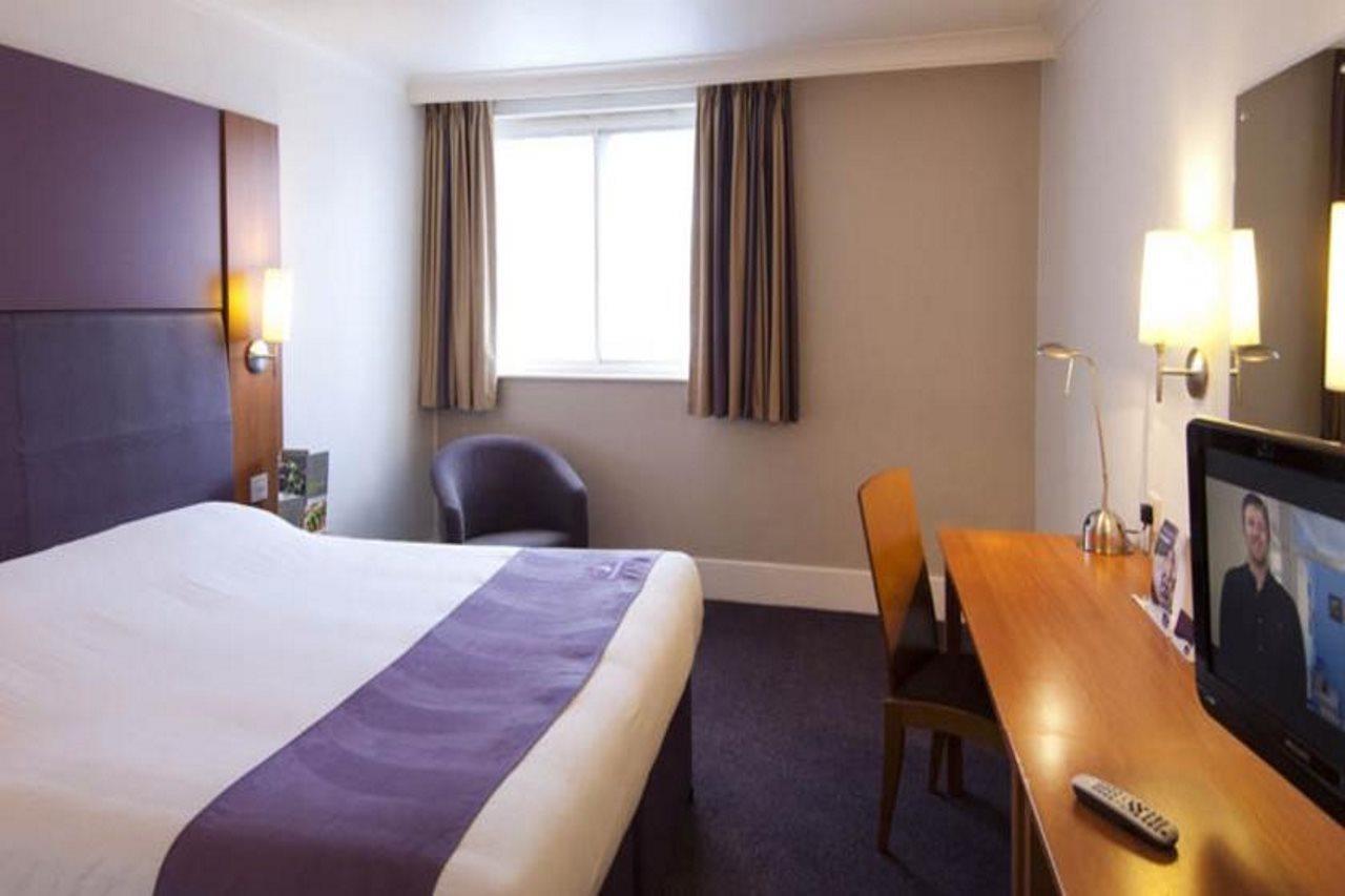 Premier Inn Barnsley Wombwell Exteriör bild